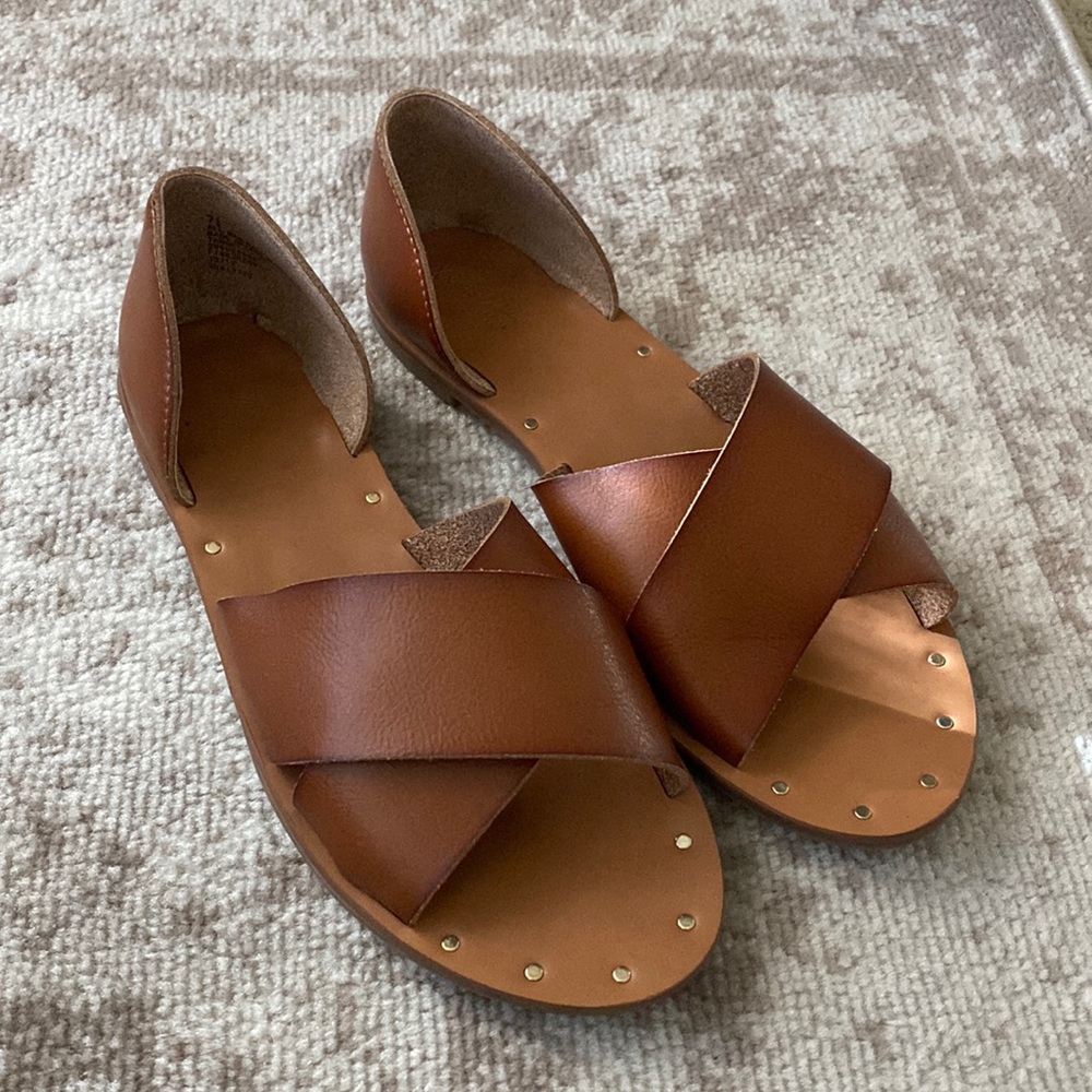 Universal Thread Sandals